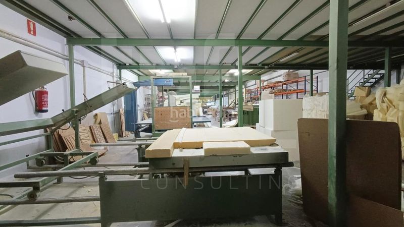 Foto 15de2052-fbd0-4702-9b0b-7a2d5faf61e8. Nau industrial a Quart de Poblet