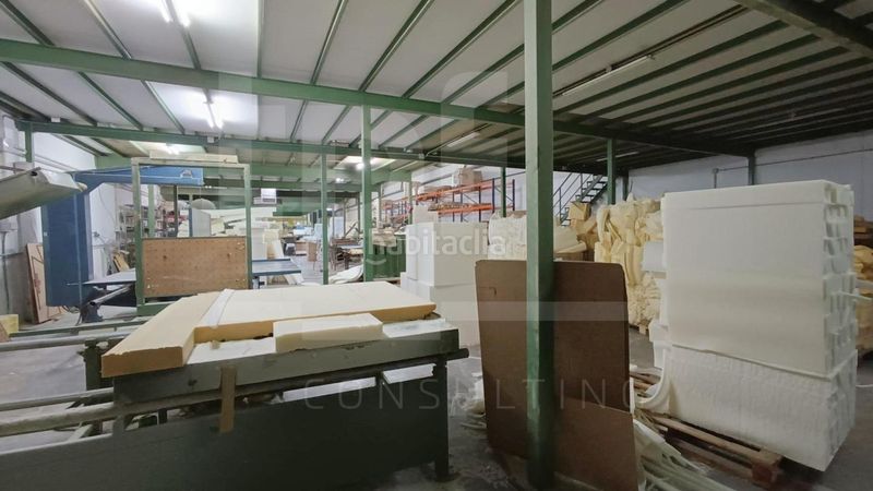 Foto 1e8a397c-aba0-49ef-87ff-41907f12e2e8. Nau industrial a Quart de Poblet