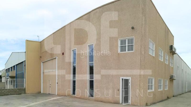 Foto b45f816c-a93f-4bcd-8784-58d432e19099. Miete fabrikhalle in Riba - roja de Túria