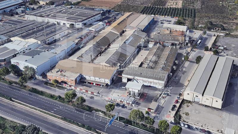 Foto 7e5f17ff-e88a-42a3-ad4d-a0753ce46933. Bâtiment à usage industriel dans Albal