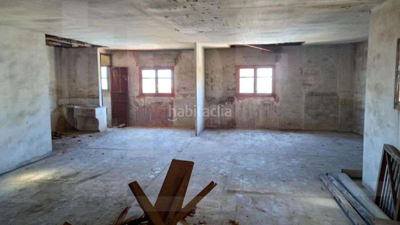 Foto fabdbb71-7fb8-4585-8b85-18f16dced4bb. Rent business premise in Benetússer