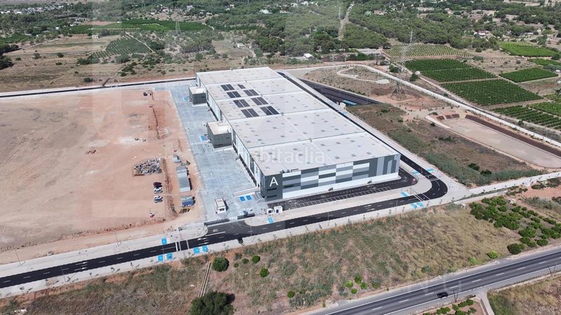 Foto f8c6e5d8-0fec-4e64-868a-73e97ea3dcf4. Location bâtiment à usage industriel dans Camí de Paterna-Lloma del Calderer Bétera