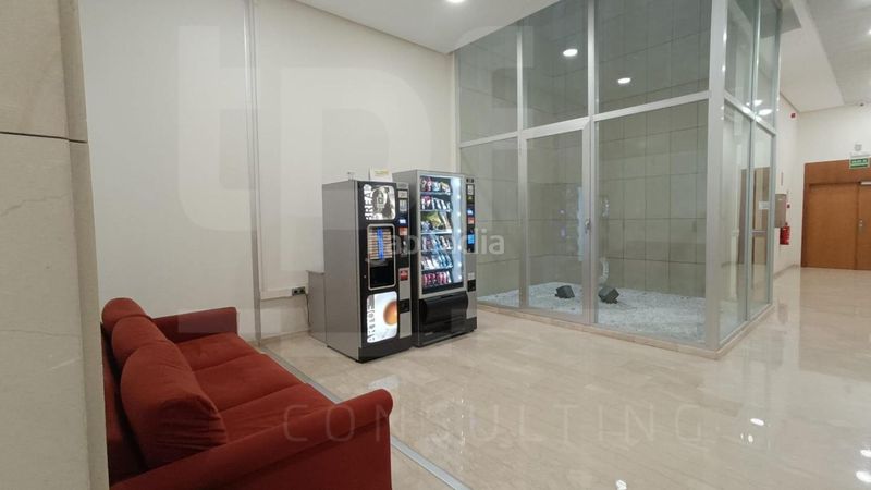 Foto c3499959-aed3-4873-90f3-c32f2b5073b9. Miete büro mit parking in Fuente del Jarro Paterna