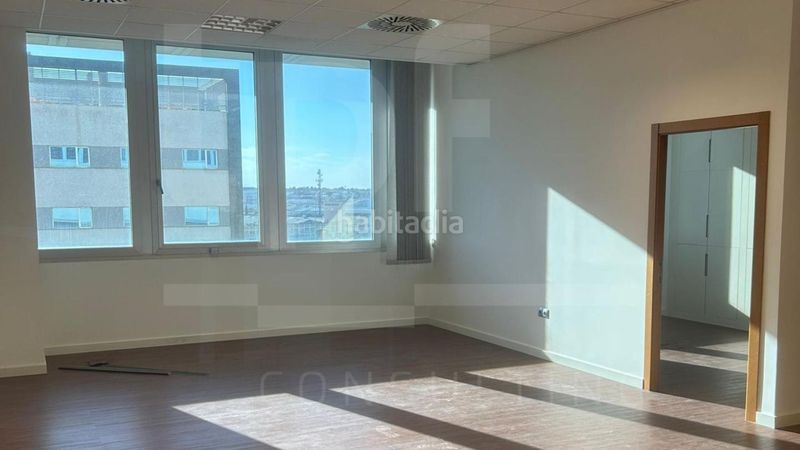Foto fb8a7311-ea58-46fd-94fe-0567dcc71420. Miete büro mit parking in Fuente del Jarro Paterna
