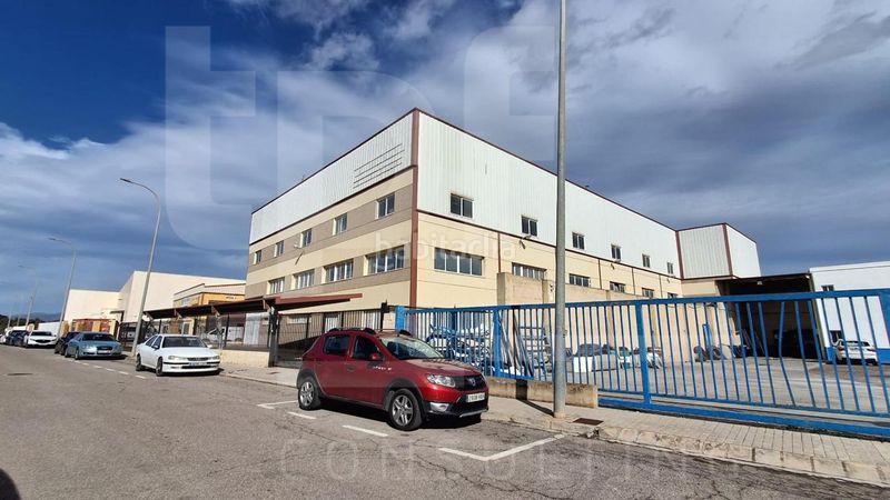 Foto 47f86cee-256f-43a0-bbda-175fdd1d6a46. Location bâtiment à usage industriel dans Moncada