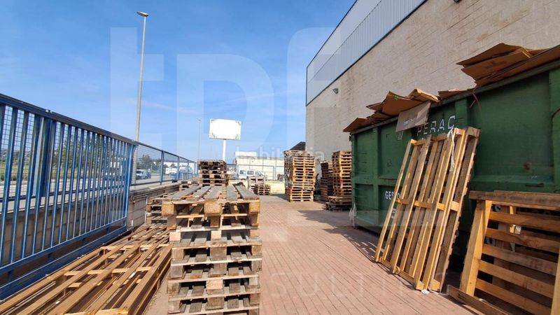 Foto d61eb496-58bb-40bc-b9fe-f096abd9c8aa. Nau industrial a Alberic