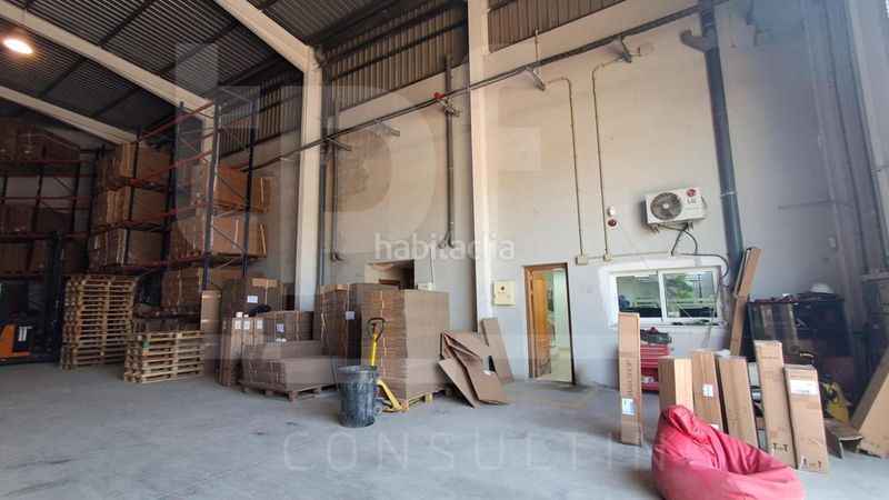 Foto f1c11df2-e6f6-46ce-929e-198c18aee343. Nau industrial a Alberic
