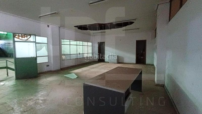 Foto 0c8a6939-e3ce-41c4-bb17-99045d0d9e5b. Nau industrial a Centro Chiva