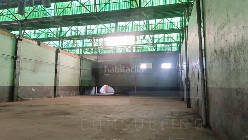 Foto 241a1fa5-bbe2-4dc5-8ec8-e405246ff5a3. Nau industrial a Centro Chiva