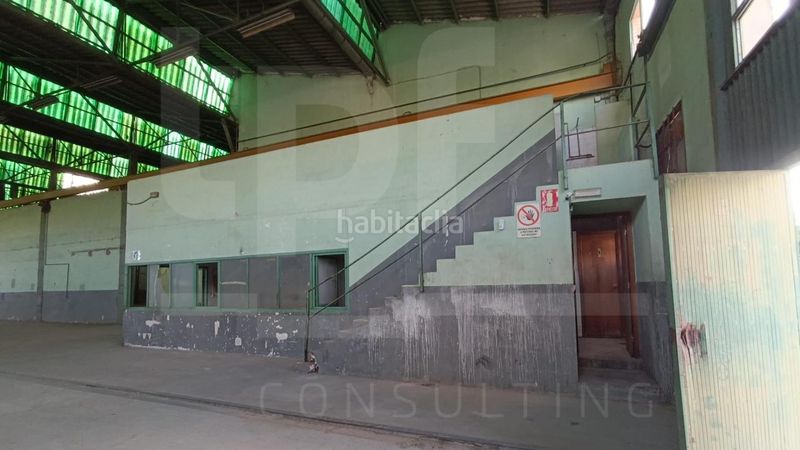 Foto 40cb5a61-7b29-4ced-a2ea-927af591697c. Nau industrial a Centro Chiva