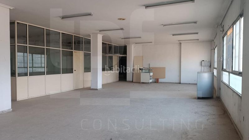 Foto b38668c4-28ce-4b85-98b0-0f498528a152. Nau industrial a Centro Chiva