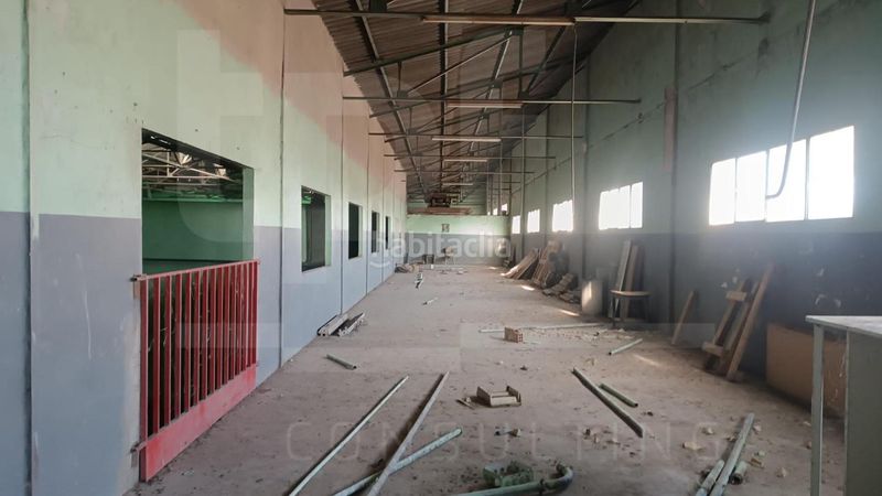 Foto cc93853d-7dff-49d8-b53b-93104624b65a. Nau industrial a Centro Chiva