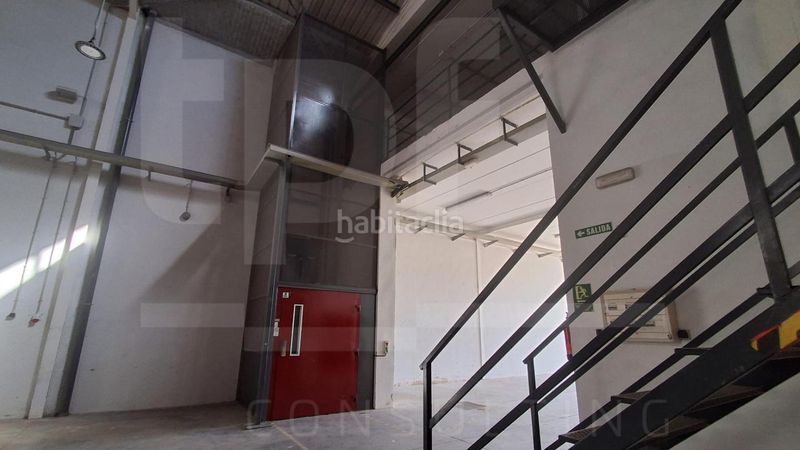 Foto 99080b14-65aa-4dbd-b325-10004056a69f. Nau industrial a Alaquàs