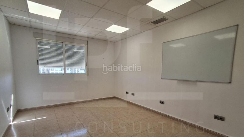 Foto b8504d7f-dc16-4eb9-a2b4-563ee2da2667. Nau industrial a Alaquàs