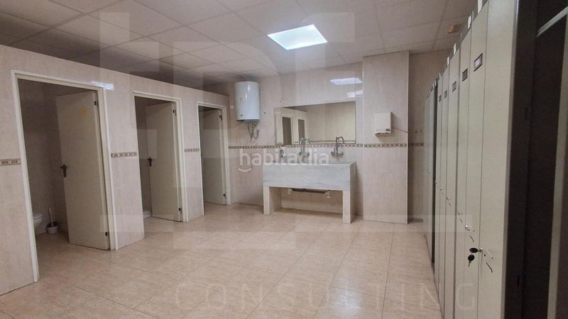 Foto f927fd3a-6c07-40ae-b0ba-0eb0f3492813. Nau industrial a Alaquàs