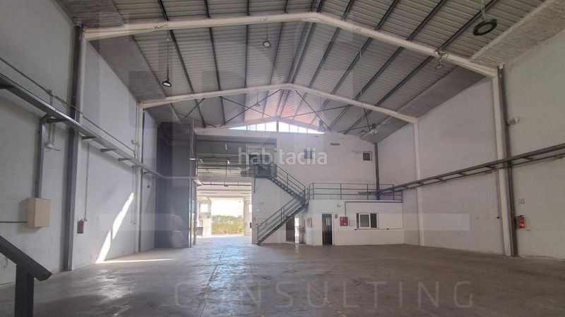 Foto f9be6ad0-8421-432a-9ae6-81970d214650. Nau industrial a Alaquàs