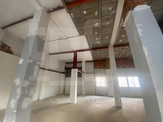 Lloguer Local Comercial  Plaça grup parpalló. Local comercial de 1.800 m en campanar, valencia