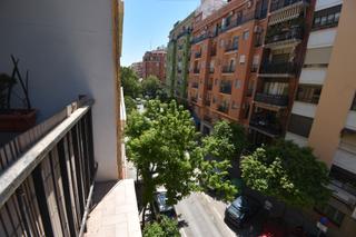 Pis a Nou Moles. Piso grande con 5 habitaciones, a 5 minutos del metro de avda de