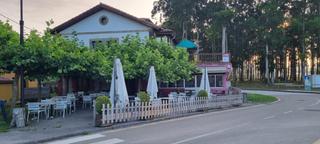 Casa a Tazones - Argüero. Venta de casa con oportunidad de negocio  bar restaurante en  el