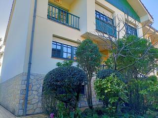 Casa  N/a. Dos chalets unidos en contruccion
