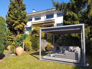 Casa  N/a. Dos chalets unidos en contruccion