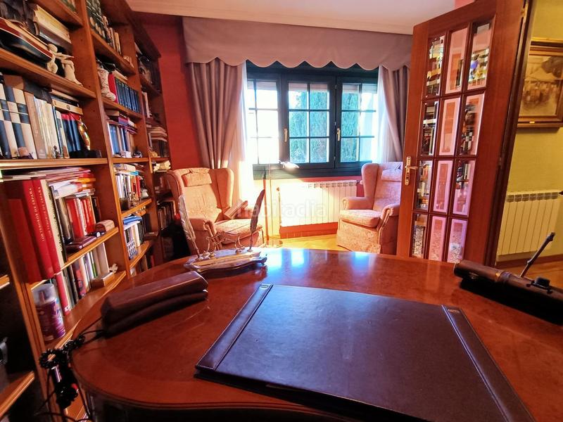 Foto 7ed982ae-60f3-467b-a9b6-84a3c27c9439. Casa dos chalets unidos en contruccion en Llanera