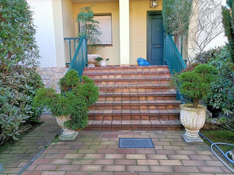 Foto 871c2e85-3f1b-42f3-8c68-9dc20eddb19e. Casa dos chalets unidos en contruccion en Llanera