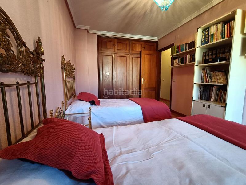 Foto b5b6bba9-7dc3-414f-b12f-63f837915613. Casa dos chalets unidos en contruccion en Llanera