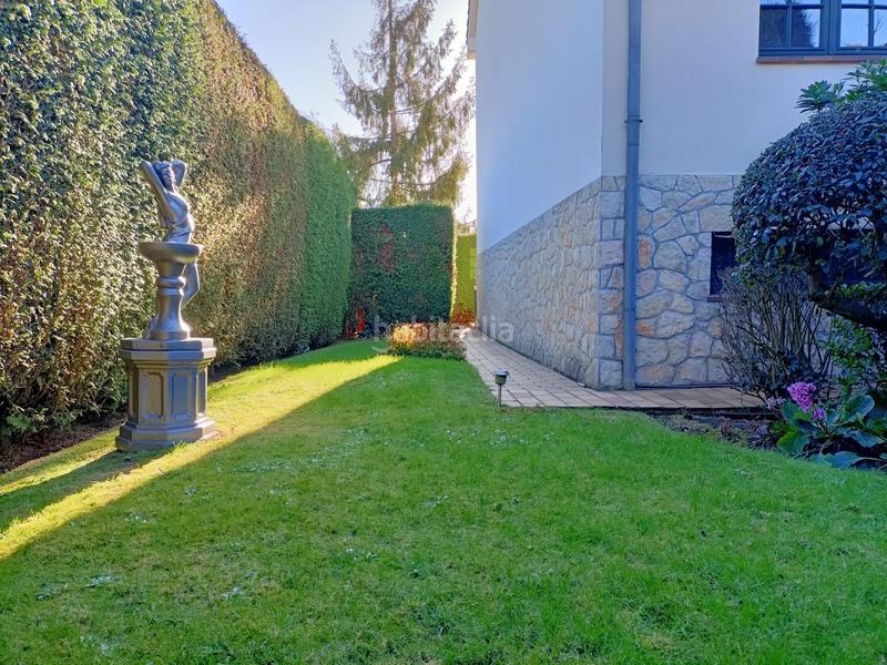 Foto f4a0431c-4d2a-47b2-aed4-00bc32abf262. Casa dos chalets unidos en contruccion en Llanera