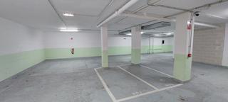 Autoparkplatz in Avenida del llano 65. Plaza de garaje para coche grande  en el llano