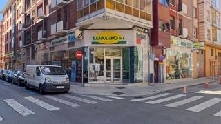 Locale commerciale  N/a. Local comercial en esquina, en la zona centro de gijón