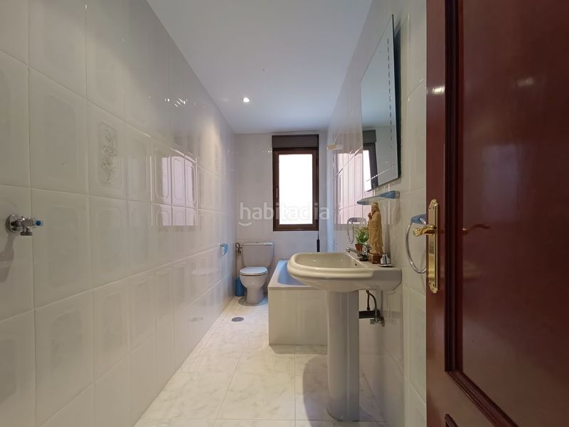 Foto 120e3d12-265e-425a-ad85-0a2df97f94ed. Casa amb calefacció aparcament piscina a Lena