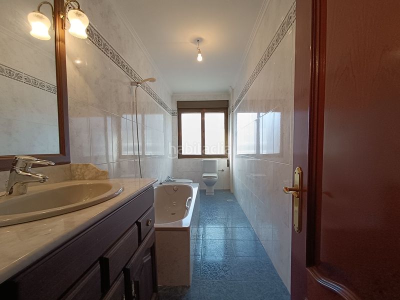 Foto 458eb24c-9b90-463a-a95e-5f44fea22677. Casa amb calefacció aparcament piscina a Lena