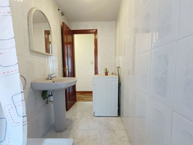 Foto 53e820a6-587f-4938-86e7-1eae86bc121b. Casa amb calefacció aparcament piscina a Lena