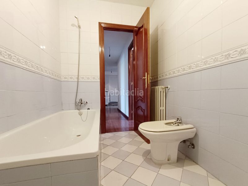 Foto 797d21fb-3480-4204-84a5-379913655262. Casa amb calefacció aparcament piscina a Lena