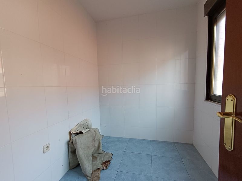 Foto 867a6b7f-7137-49e4-a013-36232c0ea35e. Casa amb calefacció aparcament piscina a Lena