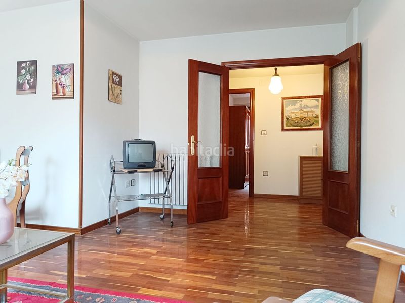 Foto b4987267-205d-436f-96fd-24977c636488. Casa amb calefacció aparcament piscina a Lena