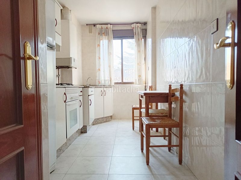 Foto c9eb0ce2-88ac-45d7-972e-5e412a47fd87. Casa amb calefacció aparcament piscina a Lena