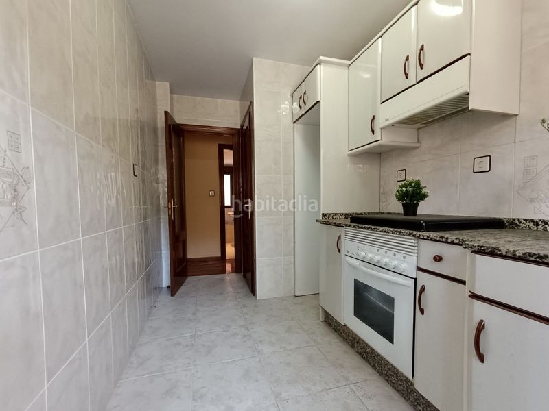 Foto f19e87a8-7210-49c3-a9bd-e93d868c9d36. Casa amb calefacció aparcament piscina a Lena