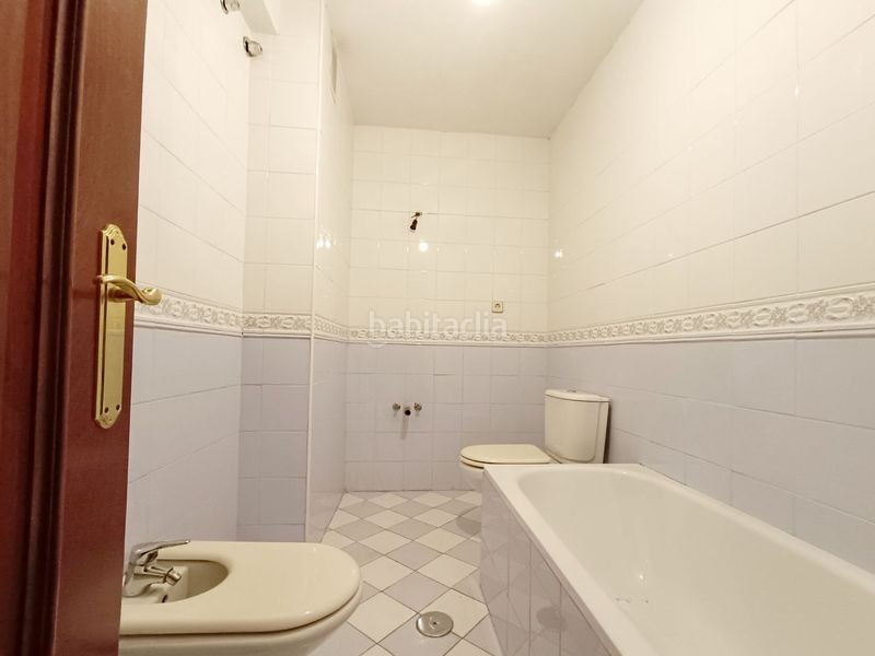 Foto fa54d9c1-0eae-42fe-b1d2-c536c2e04e94. Casa amb calefacció aparcament piscina a Lena