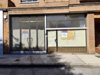 Local commercial à Laviada. A la venta local de unos 125 m2 a pie de calle en gijon!!!!