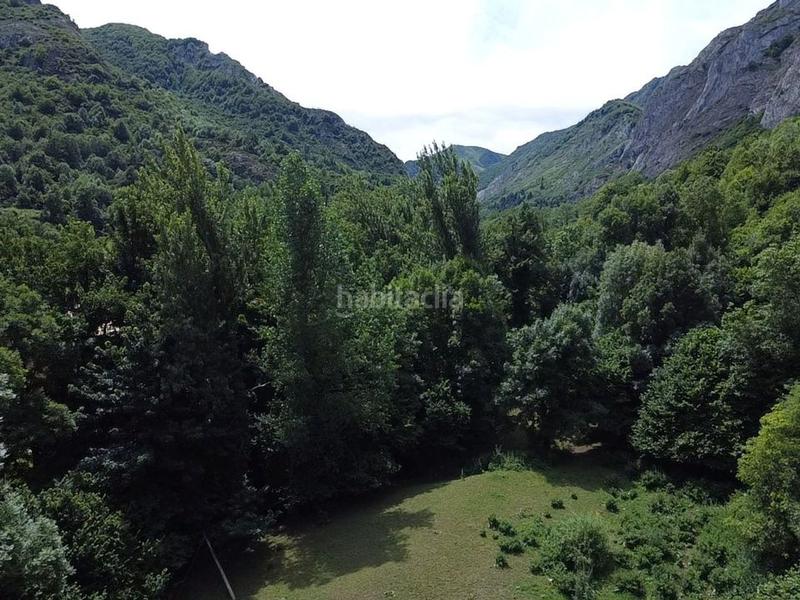 Foto a6a4f22a-5850-4749-bc83-ad0eb1fdeaa5. Terreno residencial finca en pola en Somiedo