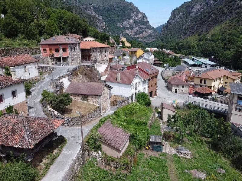 Foto e1e5729e-6389-4c2a-928c-badedf50c043. Terreno residencial finca en pola en Somiedo