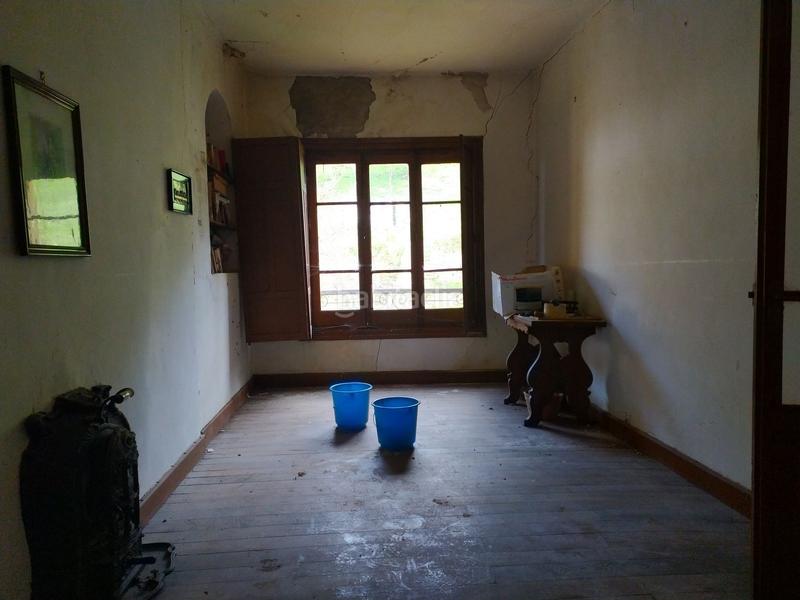 Foto 137efb05-f50d-4717-8862-7538037265cb. Casa amb piscina a Salas