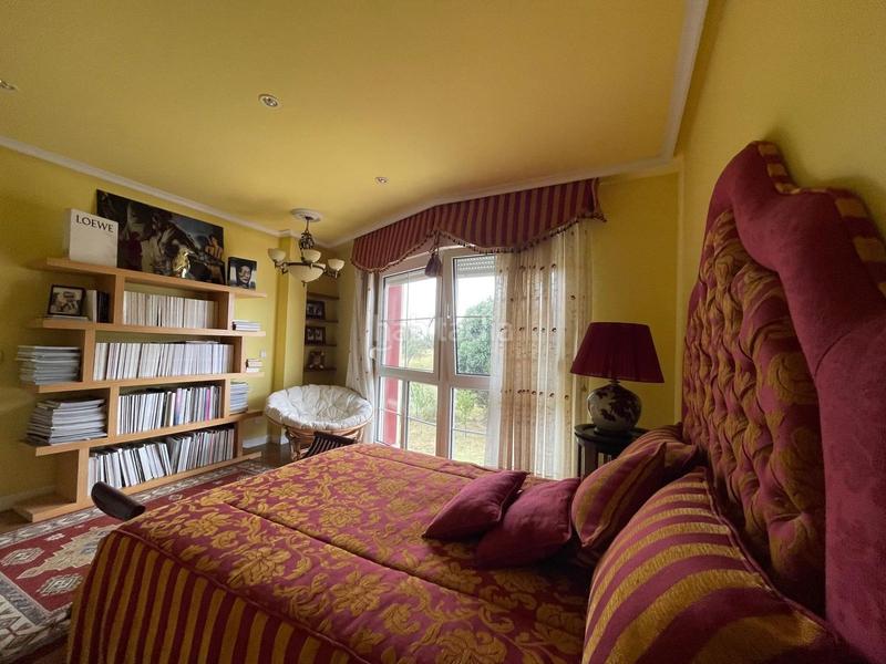 Foto 134e5f4b-8be8-44ce-8c27-29d1cd6f46aa. Casa amb calefacció aparcament piscina a Leorio Gijón