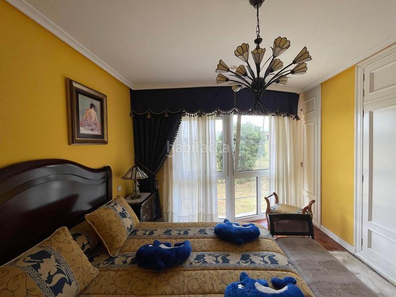 Foto 4d27c89b-aff9-49b7-b67a-89ae8e750d3d. Casa amb calefacció aparcament piscina a Leorio Gijón