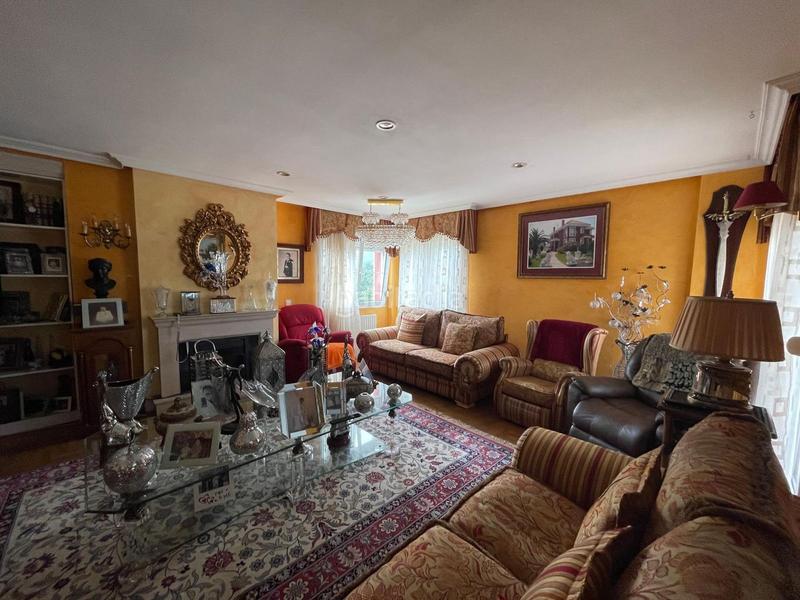 Foto 76dcbd10-cd9b-4f2f-9f56-43cc4c284ace. Casa amb calefacció aparcament piscina a Leorio Gijón