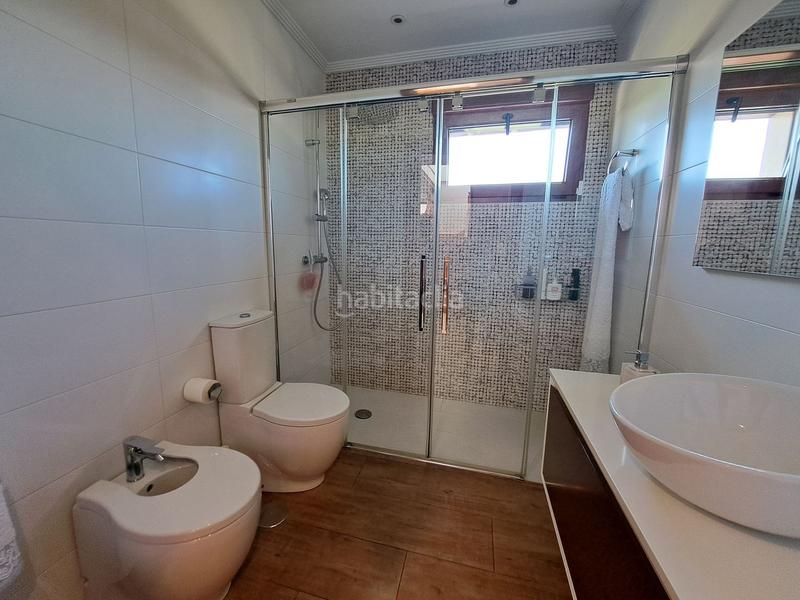 Foto edffa081-0f5b-4c33-ac54-cb15674b4319. Casa amb calefacció aparcament piscina a Porceyo Gijón