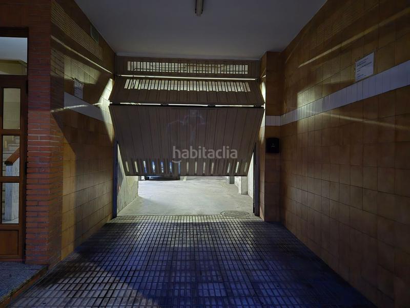 Foto b20cb39e-8c29-451c-b0b7-53a0f70620ea. Car parking in La Calzada Gijón