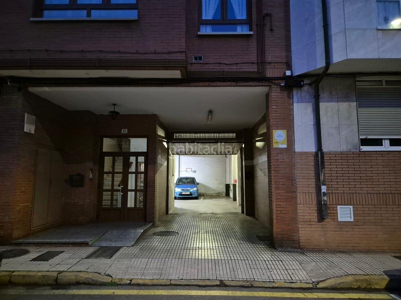 Foto b3822ccc-5925-4d09-b017-71cde7704670. Car parking in La Calzada Gijón